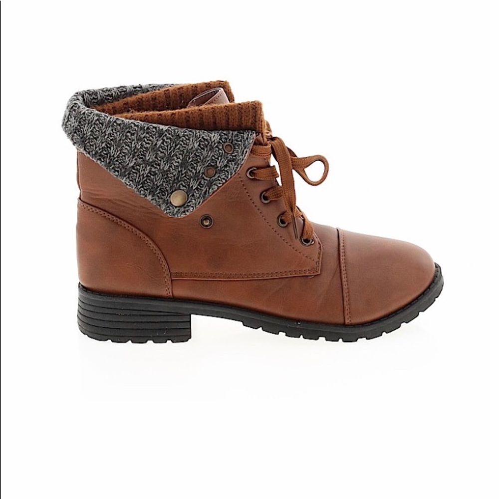 Charlotte Russe 8M Chunky heel boots